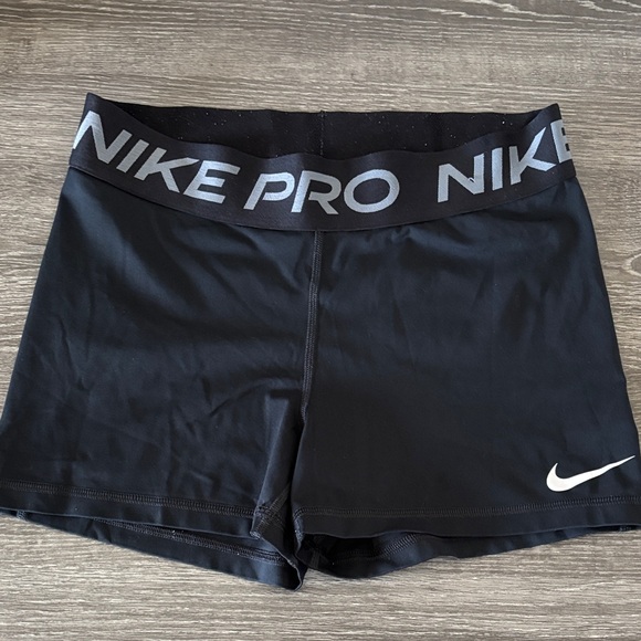 Nike Pro Women's Athletic Black Shorts - Picture 1 of 3